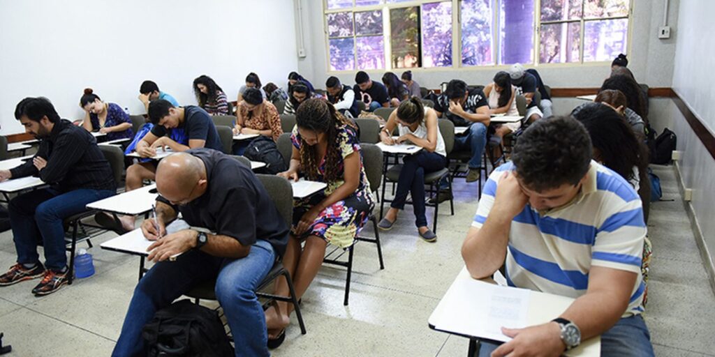 provas-do-encceja-sao-realizadas-neste-domingo-em-todo-o-pais