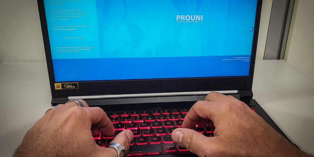 prouni:-candidatos-tem-ate-amanha-para-registro-na-lista-de-espera