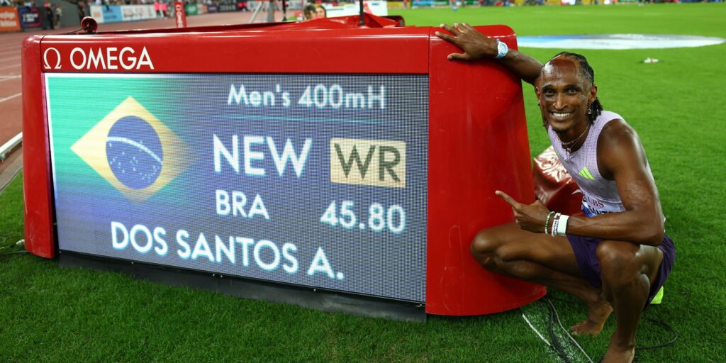 Alison dos Santos quebra recorde mundial dos 400m com barreiras alison-dos-santos-quebra-recorde-mundial-dos-400m-com-barreiras