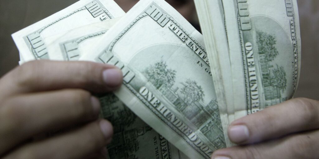 Dólar sobe a R$ 5,19 após tom mais duro de presidente do Fed dolar-sobe-a-r$-5,19-apos-tom-mais-duro-de-presidente-do-fed