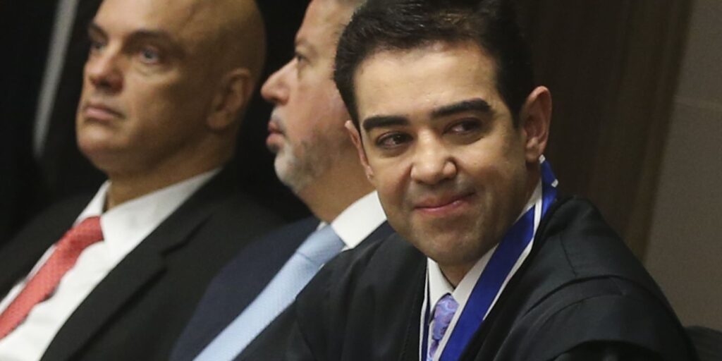 Bruno Dantas renuncia ao cargo de ministro do TCU bruno-dantas-renuncia-ao-cargo-de-ministro-do-tcu
