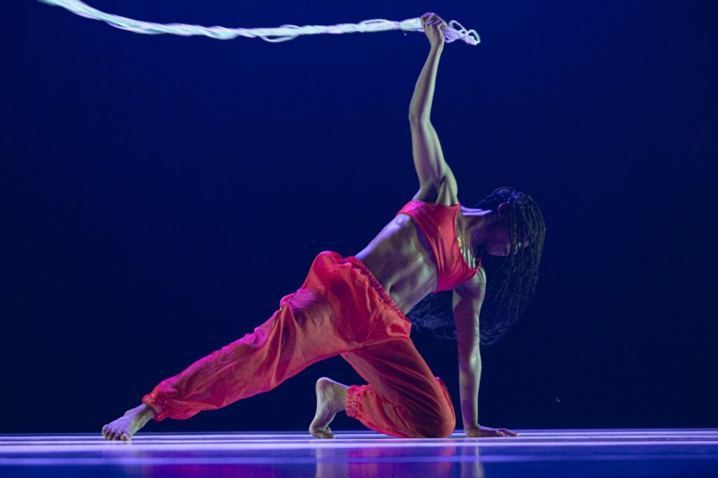 MIÚDA: espetáculo de dança investiga a potência política e espiritual das pequenas coisas