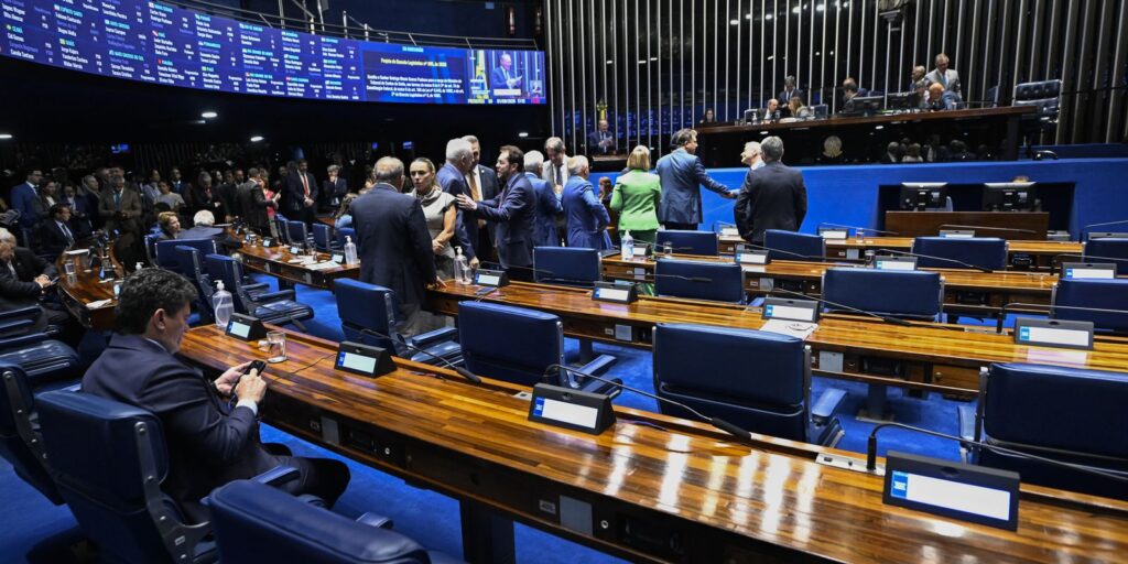 Aziz articula rito especial para levar PEC da escala 6×1 ao plenário aziz-articula-rito-especial-para-levar-pec-da-escala-6×1-ao-plenario