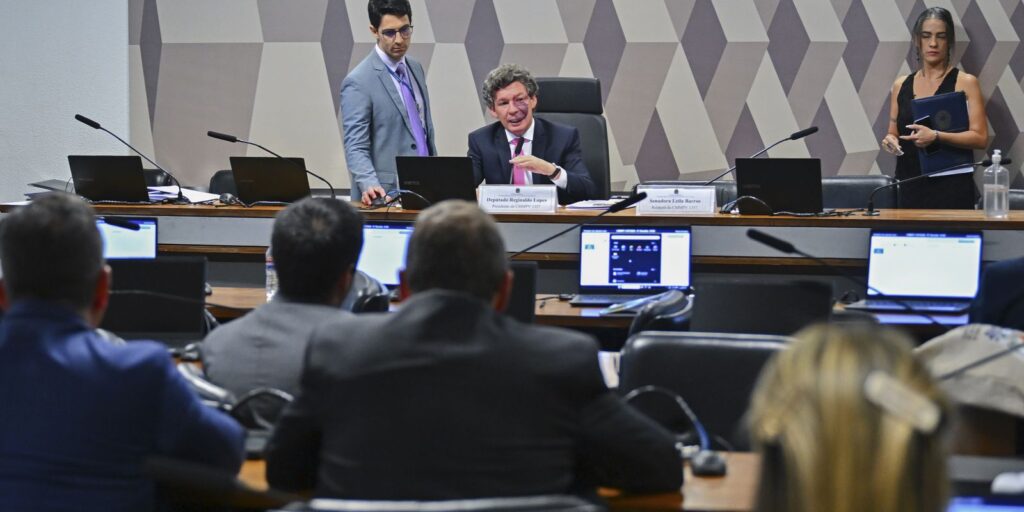 comissao-aprova-mp-da-taxa-das-blusinhas:-texto-segue-a-plenarios