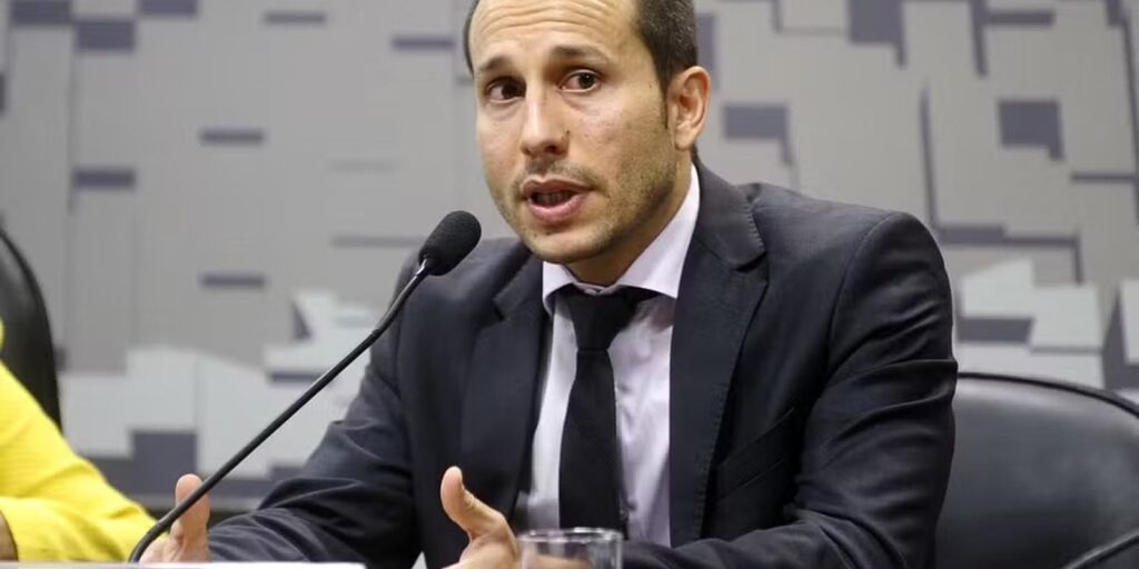 “verdade-prevalecera”,-diz-numero-2-da-pf-apos-afastamento-de-andrei 