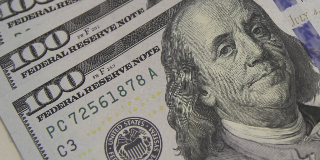 dolar-cai-a-r$-5,08-e-atinge-menor-valor-em-um-mes