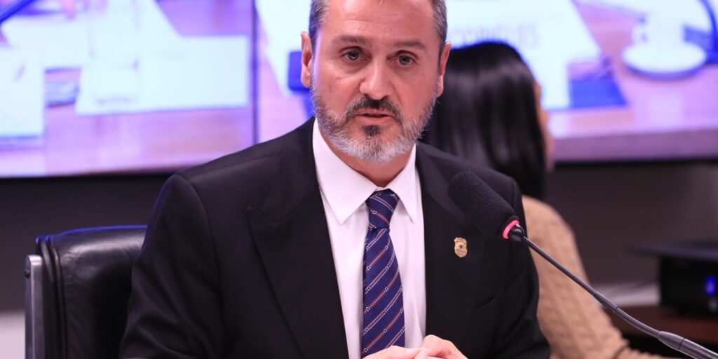 Dino determina reintegração de Andrei Rodrigues no comando da PF dino-determina-reintegracao-de-andrei-rodrigues-no-comando-da-pf