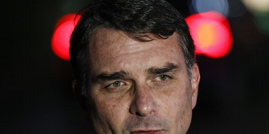 PF aponta cobranças de Flávio a Vorcaro por filme Dark Horse pf-aponta-cobrancas-de-flavio-a-vorcaro-por-filme-dark-horse