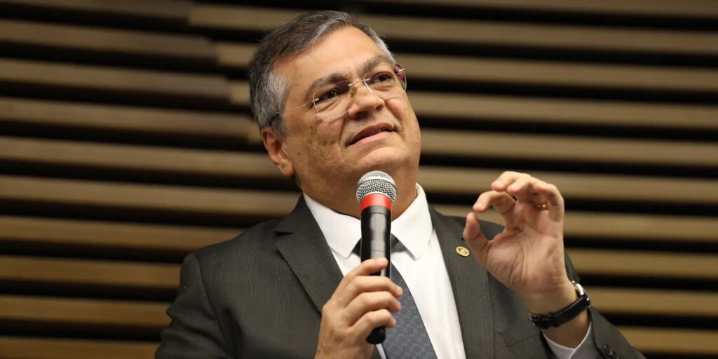 Dino cita Master e determina revisão de regras da CVM dino-cita-master-e-determina-revisao-de-regras-da-cvm