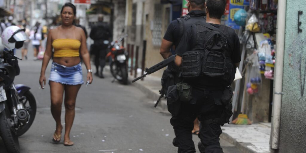 atualizacao:-operacao-da-pmrj-no-complexo-da-mare-deixa-tres-mortos