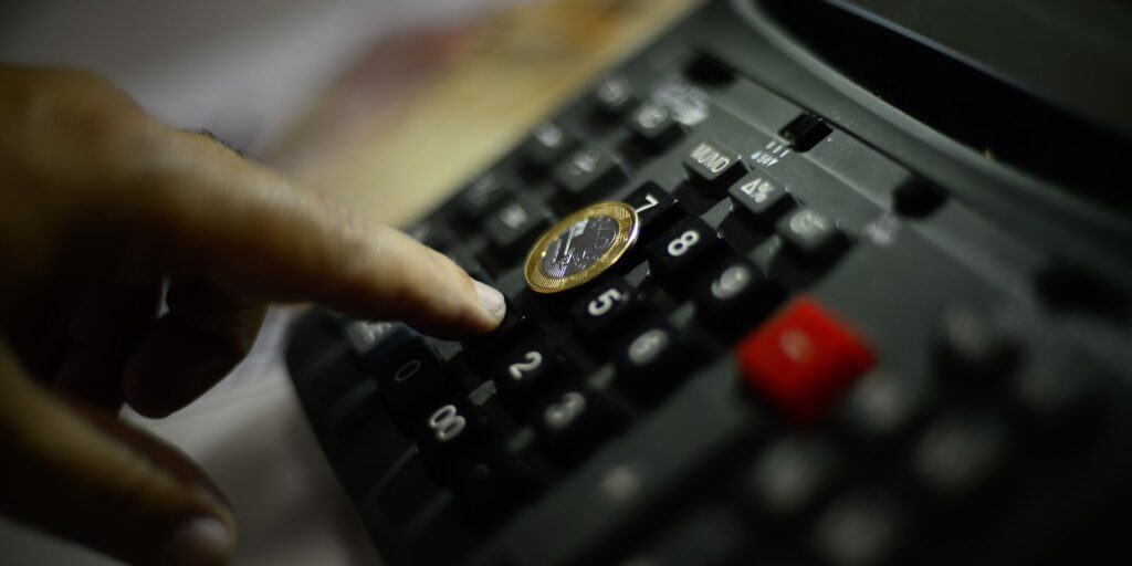 Dívida Pública Federal fica estável em agosto e chega a R$ 9,29 tri divida-publica-federal-fica-estavel-em-agosto-e-chega-a-r$-9,29-tri