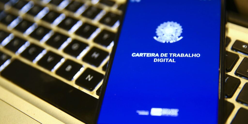 taxa-de-desemprego-cai-para-5,3%,-a-menor-para-o-trimestre-ate-agosto