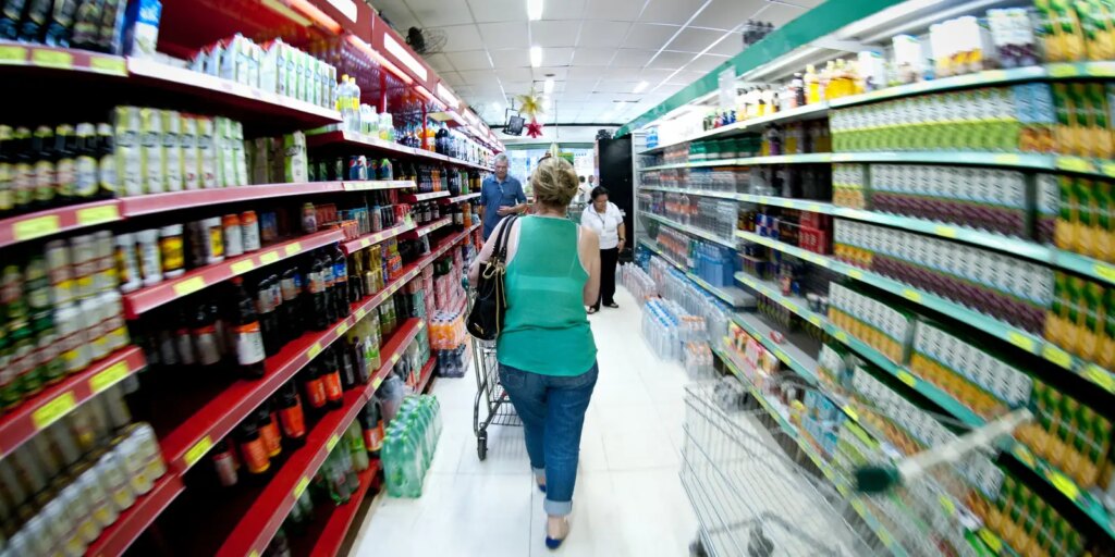 Produção industrial cai 0,6% de julho para agosto, diz IBGE producao-industrial-cai-0,6%-de-julho-para-agosto,-diz-ibge