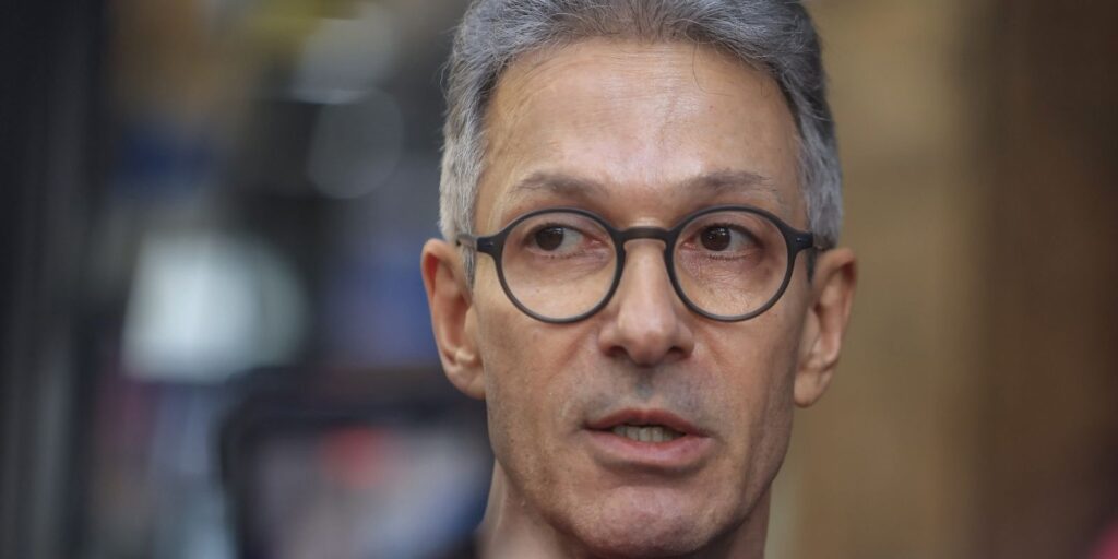 Tribunal Eleitoral de Minas vai apurar uso de celular por Zema na urna tribunal-eleitoral-de-minas-vai-apurar-uso-de-celular-por-zema-na-urna