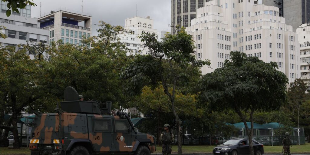 Tropas federais reforçam segurança no 2º turno das eleições no RJ tropas-federais-reforcam-seguranca-no-2o-turno-das-eleicoes-no-rj