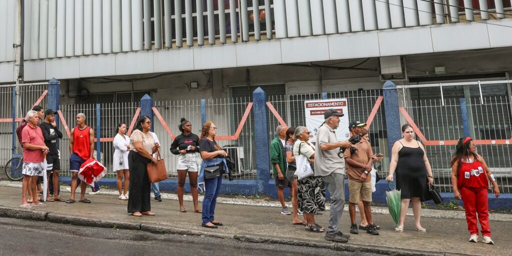 Centrais sindicais criticam falta de ônibus no dia da eleição centrais-sindicais-criticam-falta-de-onibus-no-dia-da-eleicao