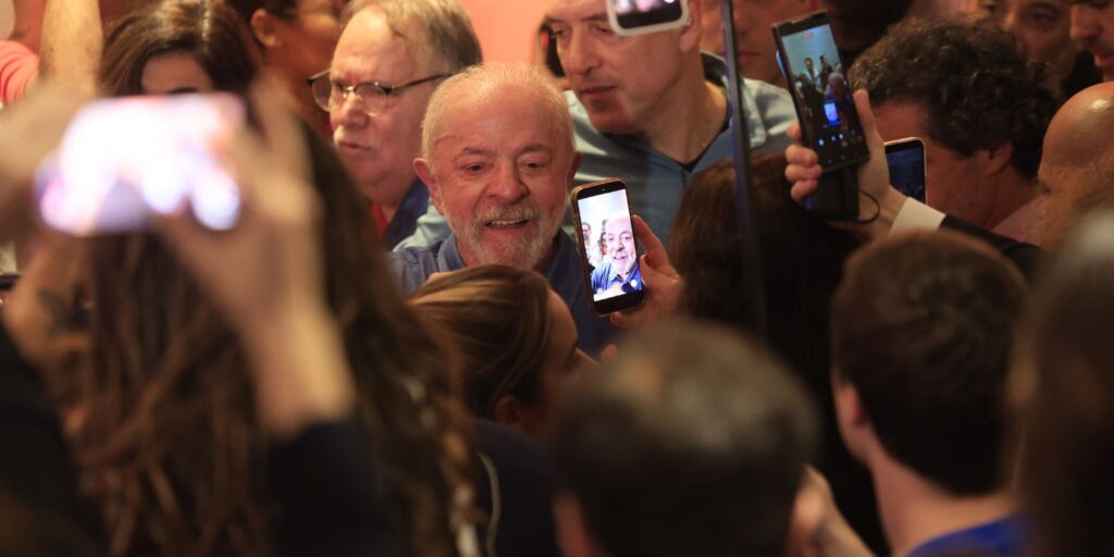 Lula agradece votos e diz que teve de vencer intromissão vinda de fora lula-agradece-votos-e-diz-que-teve-de-vencer-intromissao-vinda-de-fora