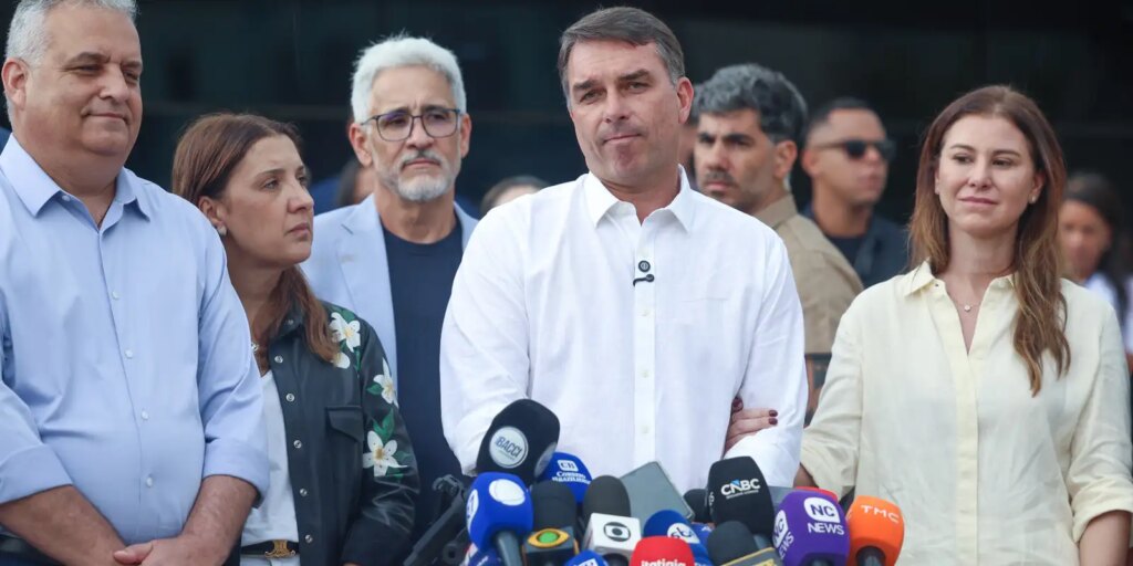 STF nega ter ordenado buscas em endereços de Flávio Bolsonaro stf-nega-ter-ordenado-buscas-em-enderecos-de-flavio-bolsonaro