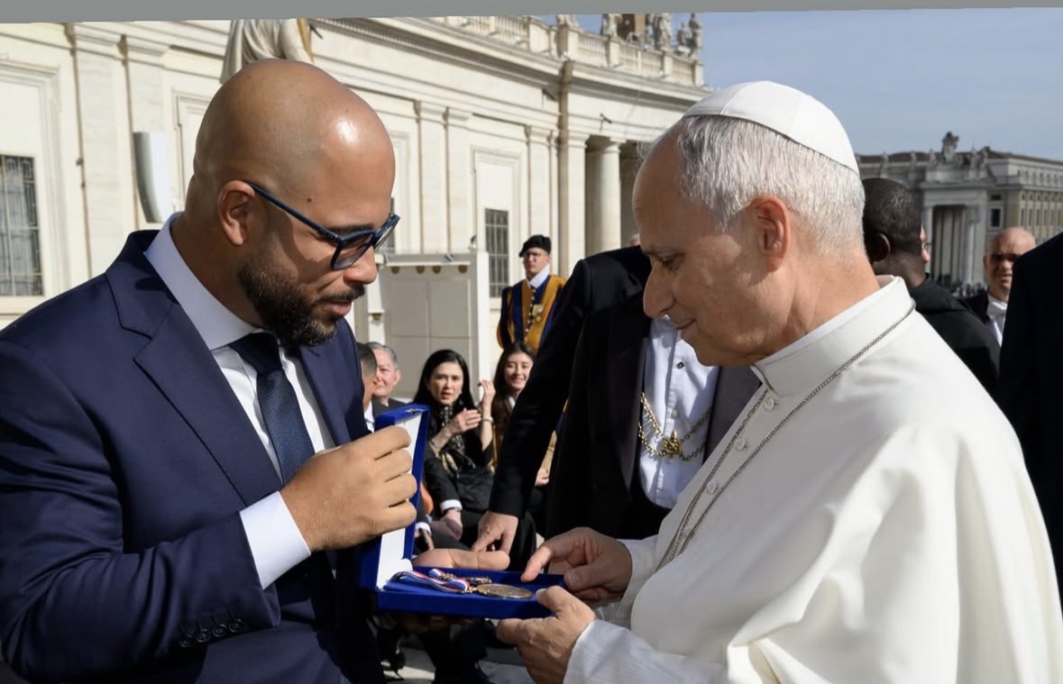 IMG_0206 Da Vila Aliança ao Vaticano: secretário de Igualdade Racial e vereador do Rio entrega honrarias cariocas ao Papa Leão XIV