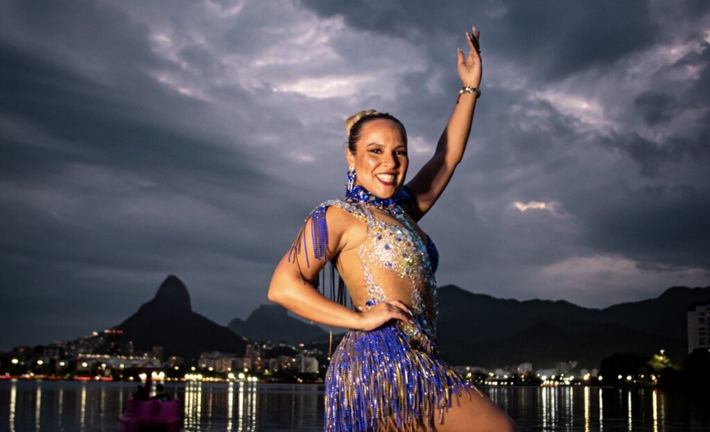 Débora Bana é a nova musa da Unidos da Ponte para o Carnaval 2027